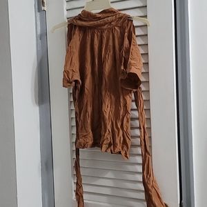 🦄 5/$25 Moda International cold shoulder silk top